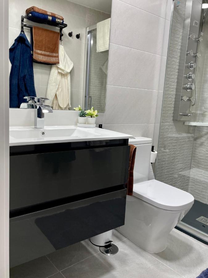 Madrid Villa Suites Aquamarina Exterior photo